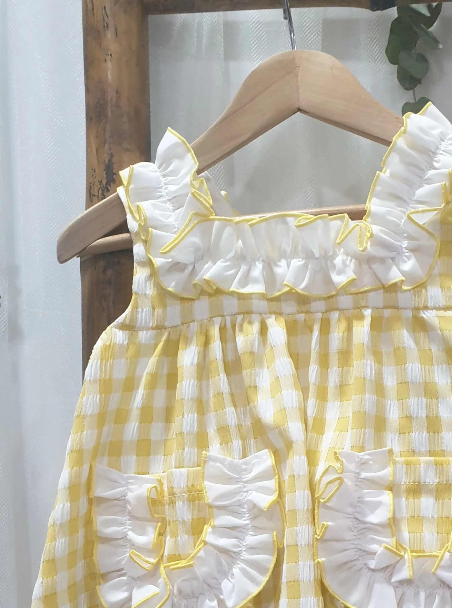 A Jesusito niña Pio Pio Vichy amarillo R301016