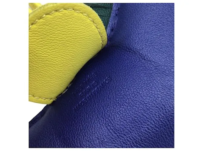 Charm Rodeo MM de Hermès en Azul Eléctrico y Lima Dorado 